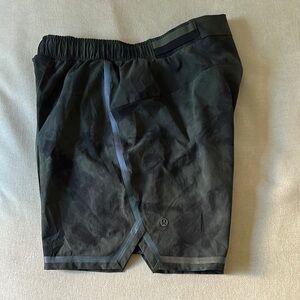 Lululemon Athletica Black/green Athletic Shorts men’s size medium